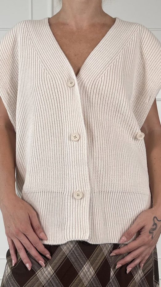 49585
